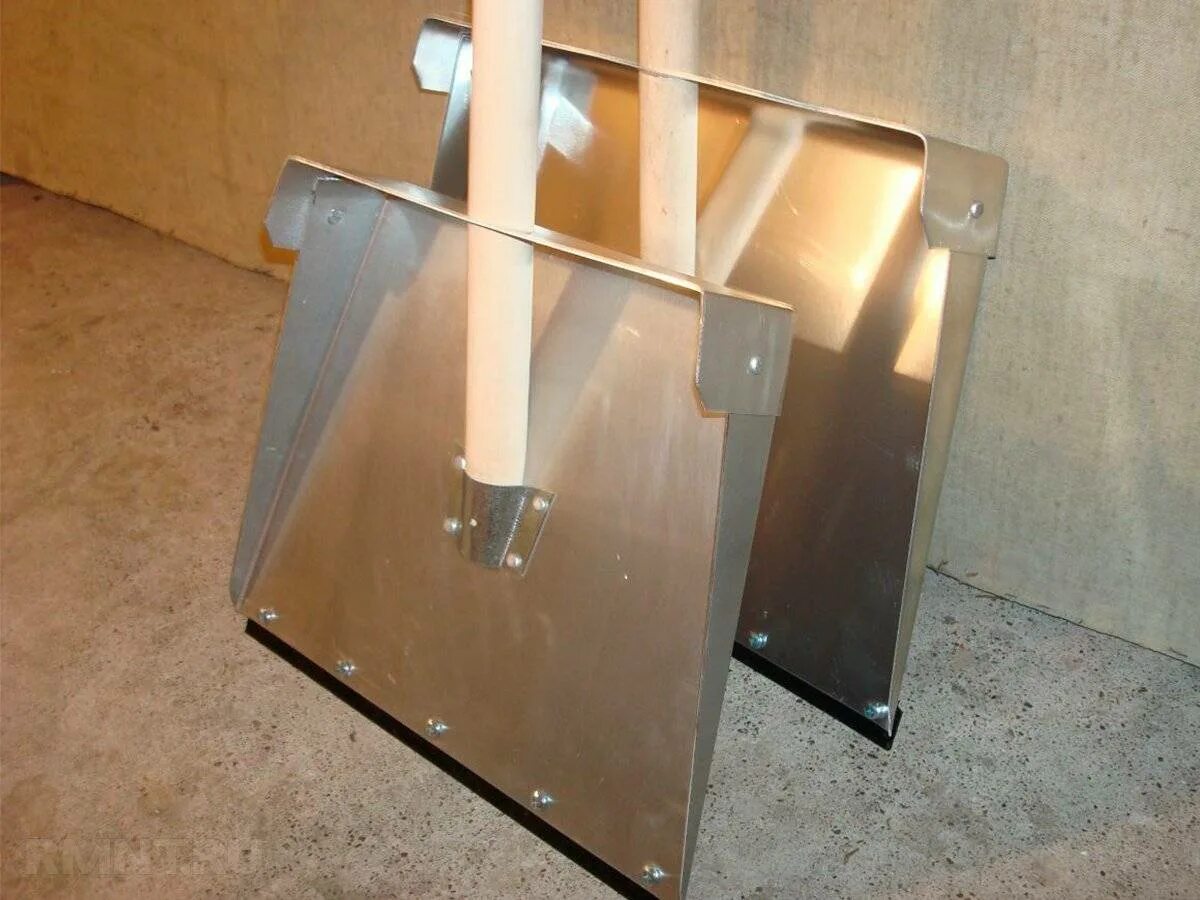 Лопата снеговая движок №44 на колесах. Лопата для снега сделать своими руками. Лопата снеговая (деревянная шлифованная) 80*40. Т16 снегоуборочная лопата. Скребок скрепер интерм.