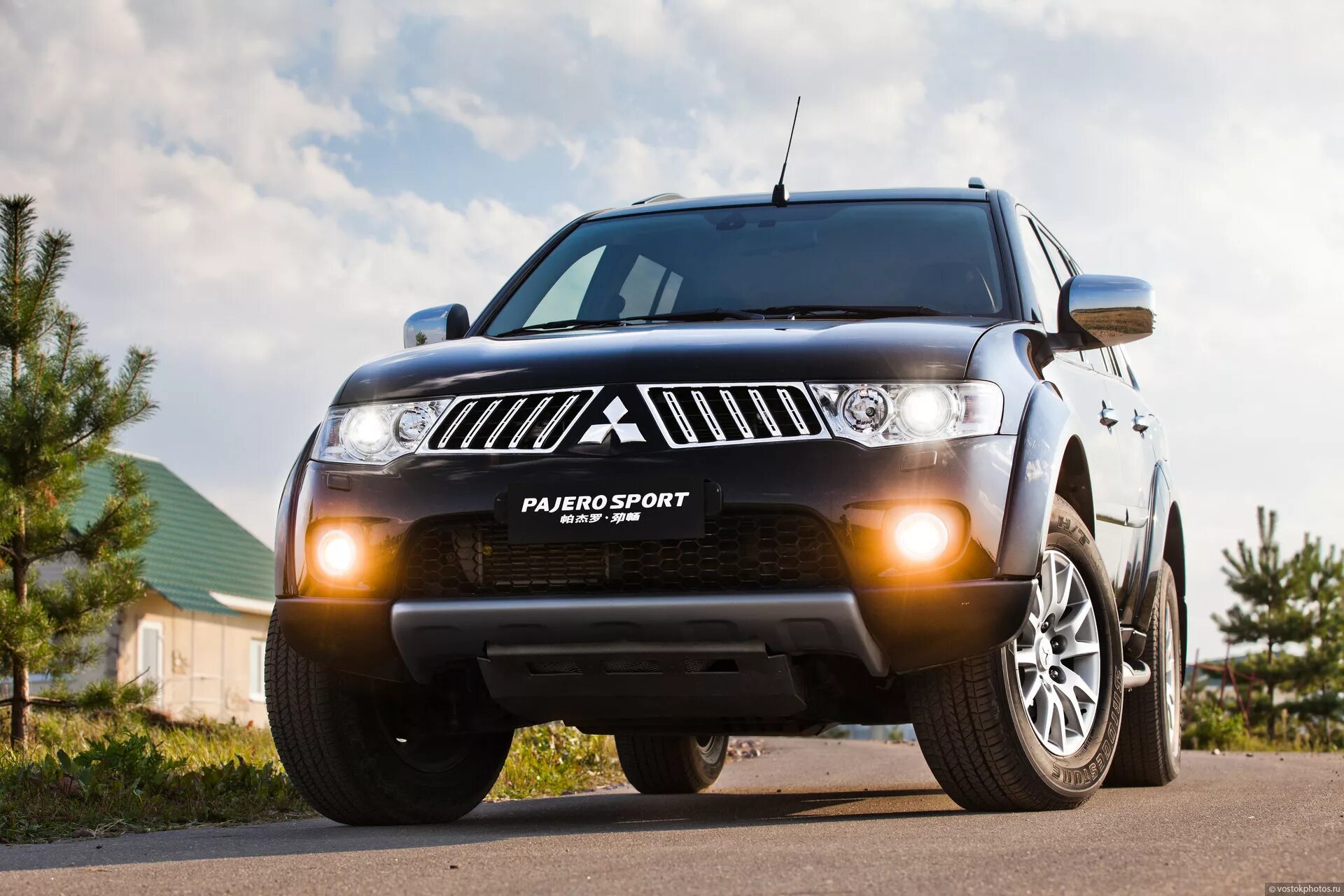 мицубиси паджеро спорт 2014. Mitsubishi pajero sport 2. митсубиси паджероиспорт. внедорожники митсубиси паджеро спорт. митсубиси паджеро экоспорт.