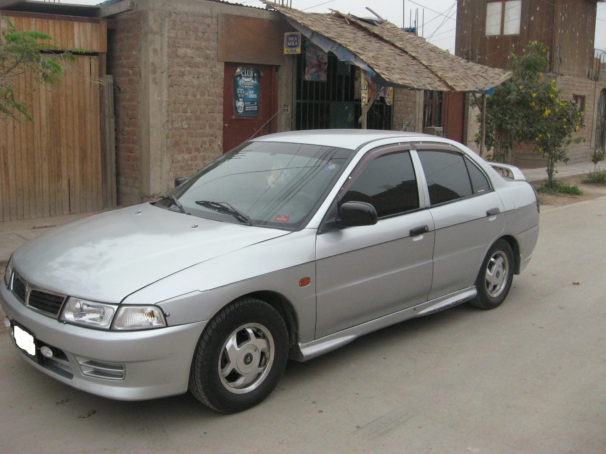 Митсубиси Мираж 2000. Mitsubishi Lancer Mirage. Митсубиси Лансер Мираж 2000. Мицубиси Мираж 98.