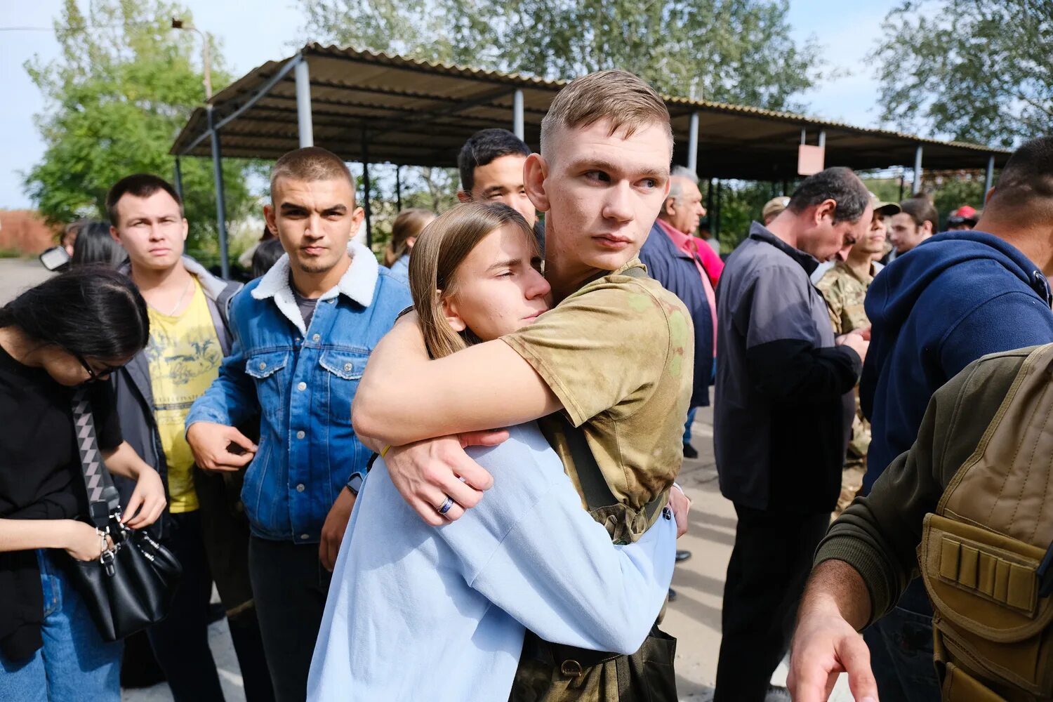 Семьи мобилизованных. Мобилизованные астраханцы. Провожают мобилизованных. Проводы мобилизованных. Новость организованная