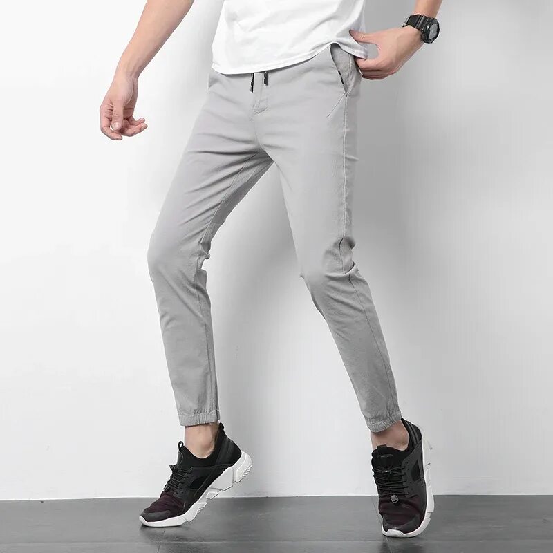 Jogger fit. Чиносы jogger fit. брюки джогер фит мужские. узкие штаны мужские. брюки по щиколотку мужские.