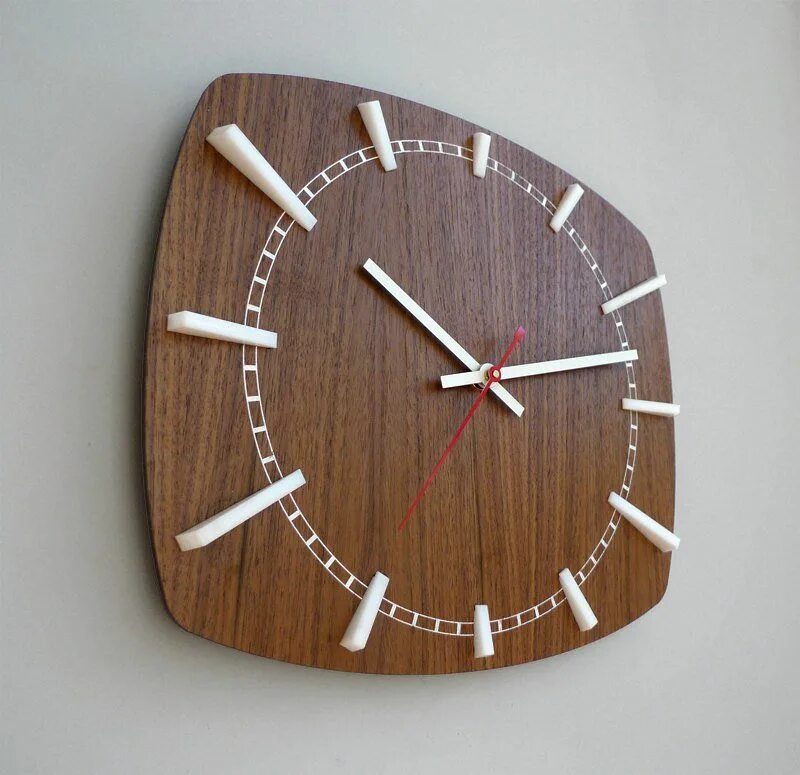 Вторая жизнь часов. Часы из дерева. Необычные настенные часы из дерева. Часы настенные деревянные. Дизайнерские часы из дерева.