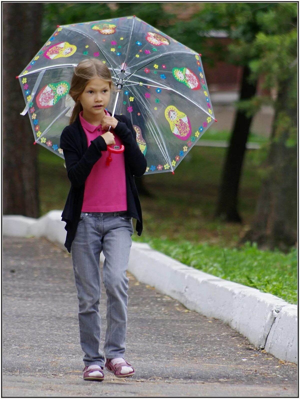 Сколько лет зонтику. Зонтик для детей. Зонт для девочки 10 лет. Девочка с зонтом. Красивые дети с зонтиком.
