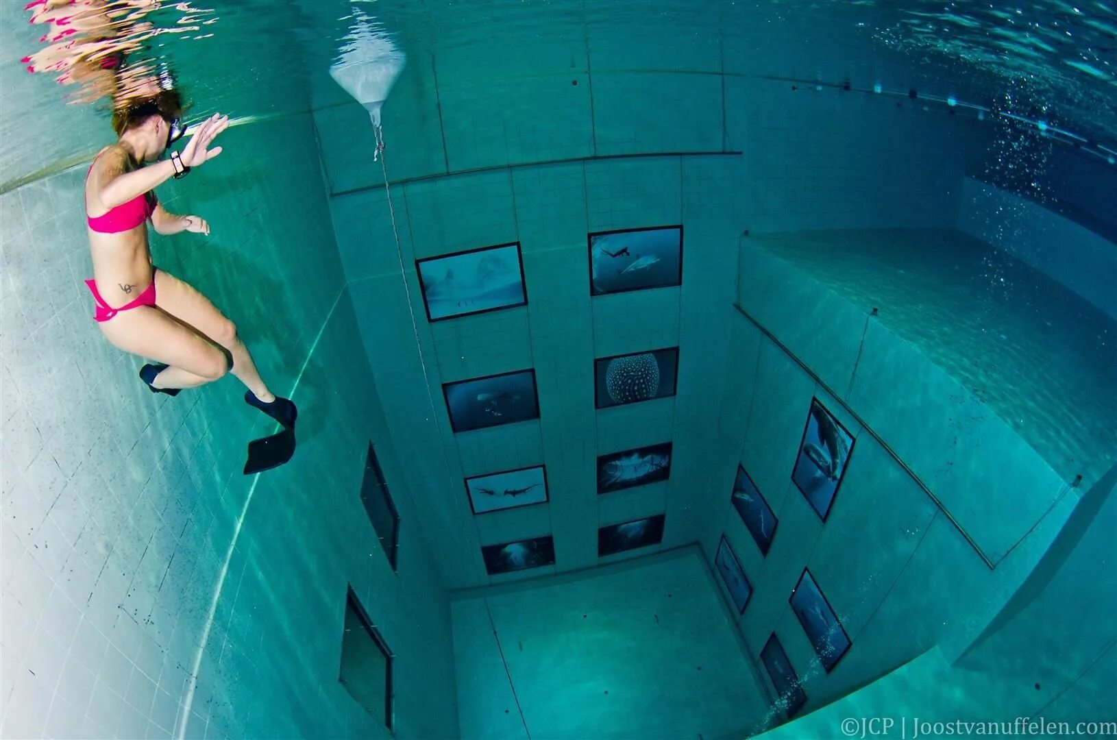 6 метров глубина. Самый глубокий бассейн в мире Немо 33. Бассейн Немо 33 Бельгия. Немо 33 бассейн глубина. Фридайвер самый глубокий бассейн в мире.