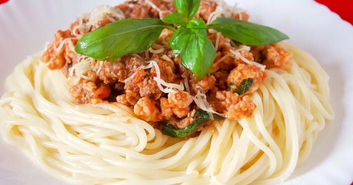 Spaghetti bolognese. Как делать пасту болоньезе. Паста болоньезе лазерсон. Макароны болоньезе. Вкусно жить паста болоньезе.