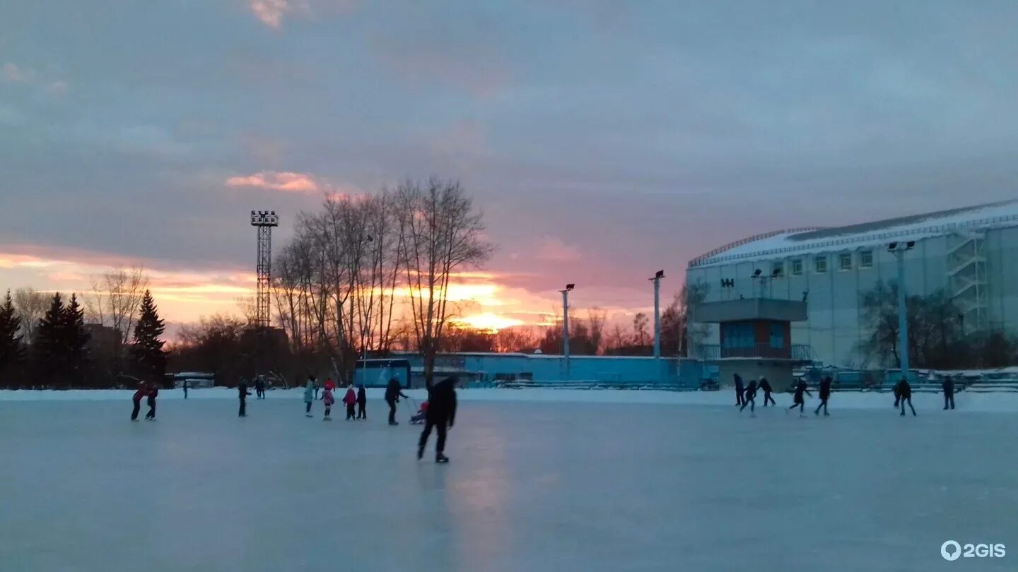 Каток электросталь металлург. Стадион Металлург Красноярск. Каток Металлург Красноярск. Каток на стадионе Металлург Красноярск. Стадион Металлург Электросталь.