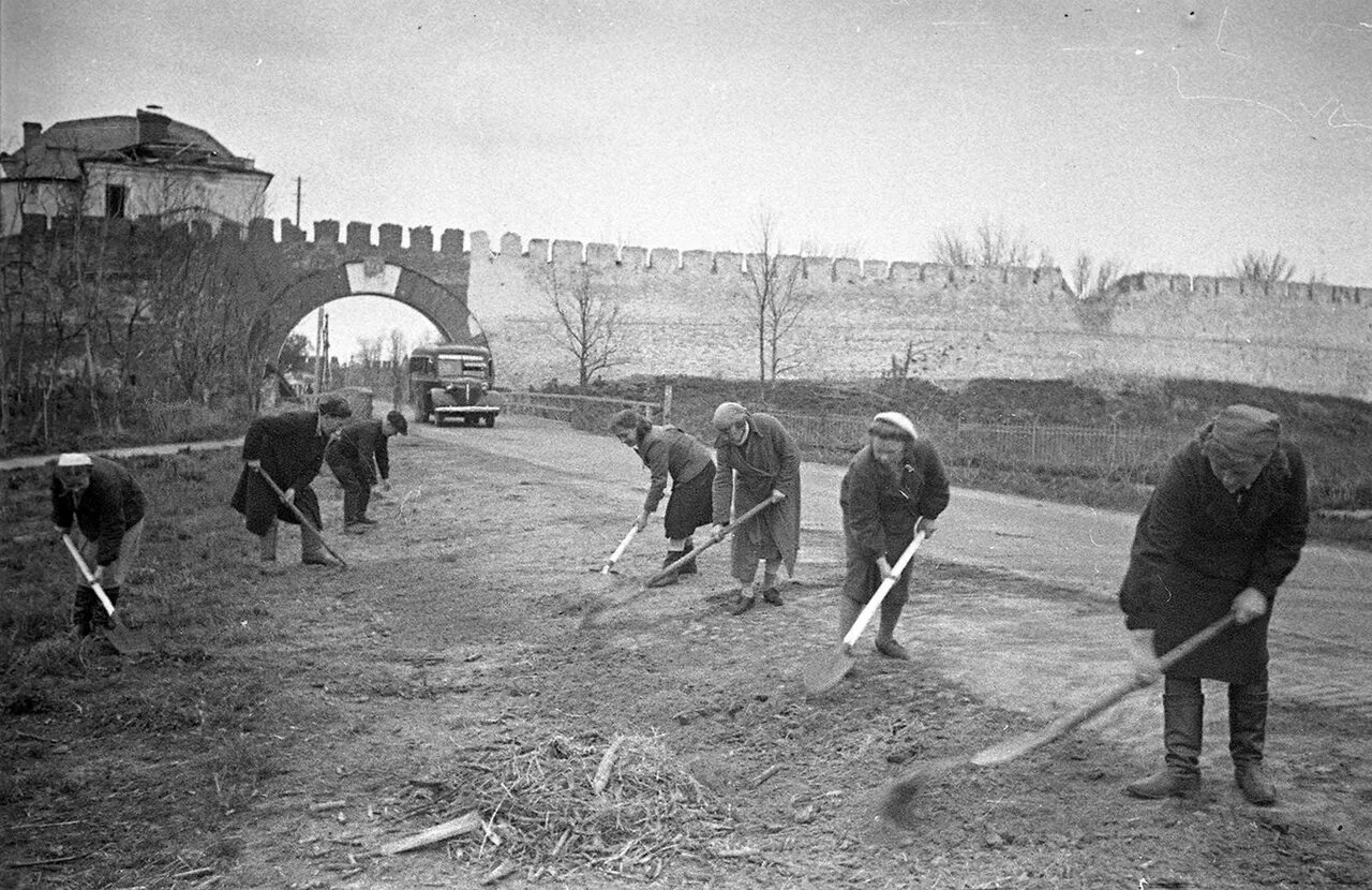 Захват тулы. Освобождение Новгорода 1944. Великий Новгород 1990. Великий Новгород 1940-е. Нижний Новгород 1940.