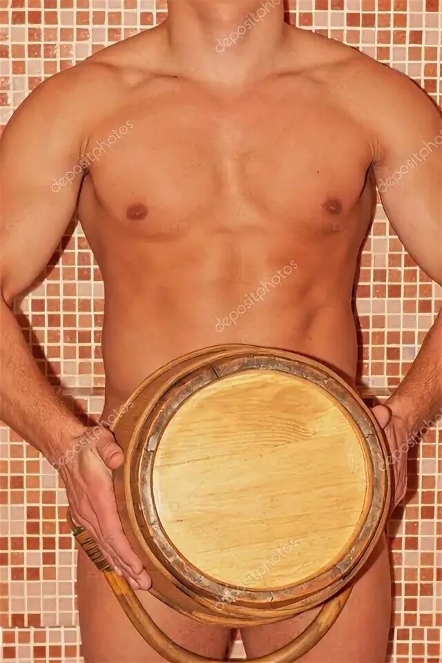Прикрылась полотенцем. Красивые парни в бане. Мужчины с красивым телом в бане. Мужское тело в парилке. Накаченный мужчина в бане.