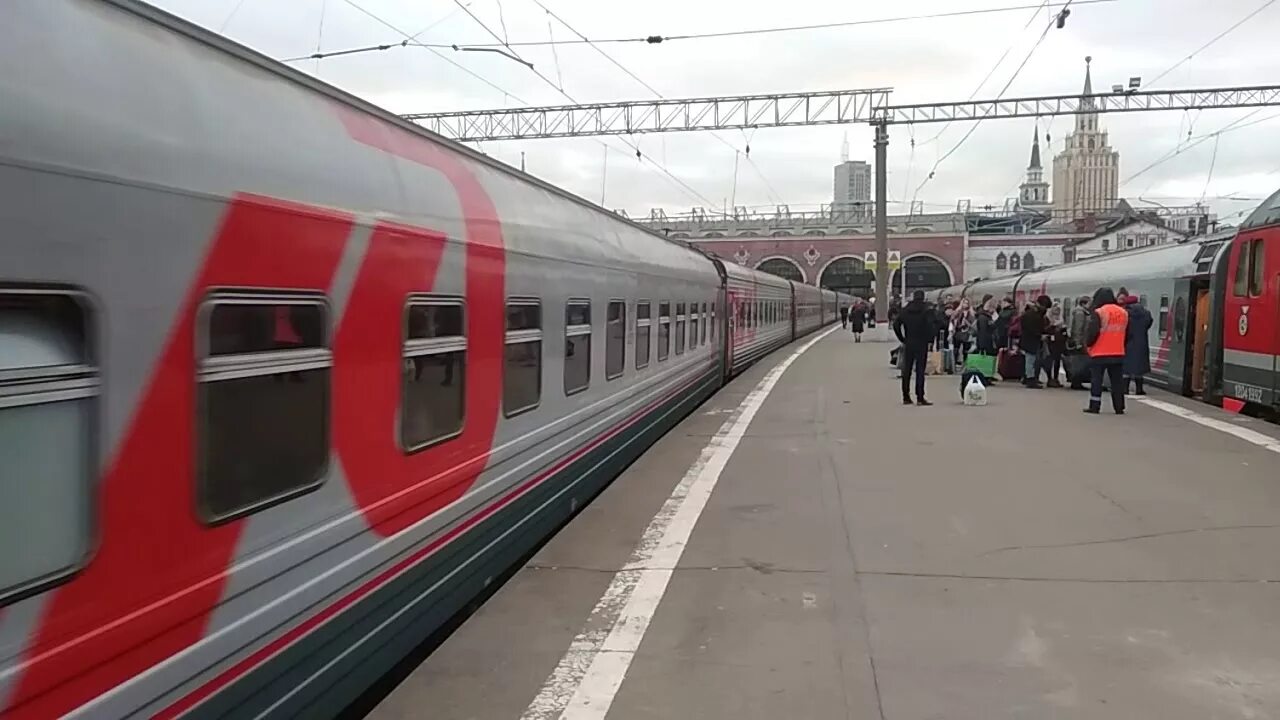 Сколько на поезде до тольятти. Поезд 066й Москва Тольятти. 066й Москва Тольятти двухэтажный. Поезд 066э Тольятти Москва. Чс7 Казанский вокзал.