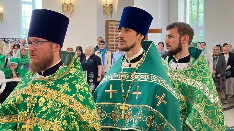 священники прихода