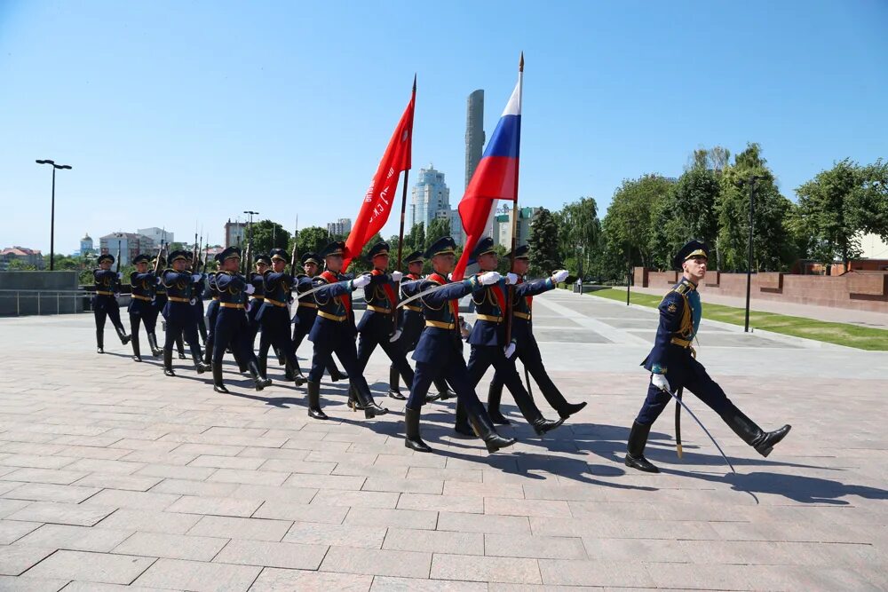 22 июня воронеж. Рота почетного караула Воронеж. Возложение венков 22 февраля Воронеж. Возложение венков на 9 мая. Возложение цветов к могиле неизвестного солдата 22 июня.