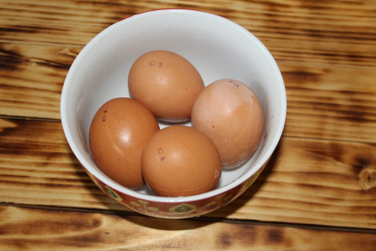 Сонник много куриных. Яйцо куриное вареное. Вкусные яйца. 2 Яйца. 2 Куриных яйца.