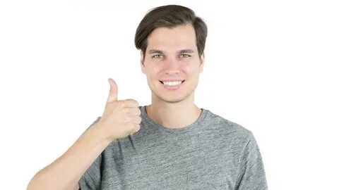 Парень показал двумя