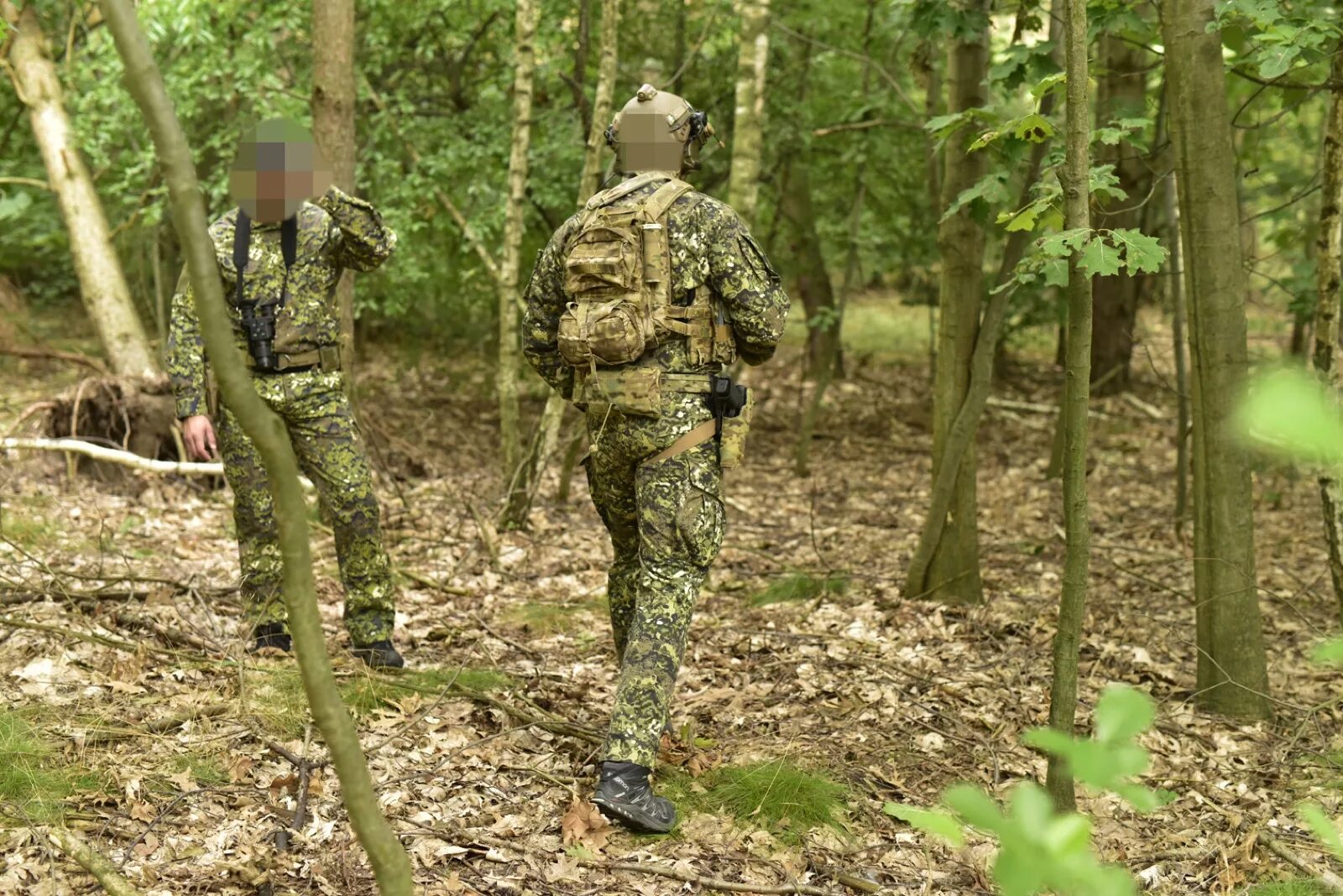 Camo hunting camouflage. Ford focus 2 камуфляж. Военная маскировка. Снайпер в камуфляже. Монгольский камуфляж.