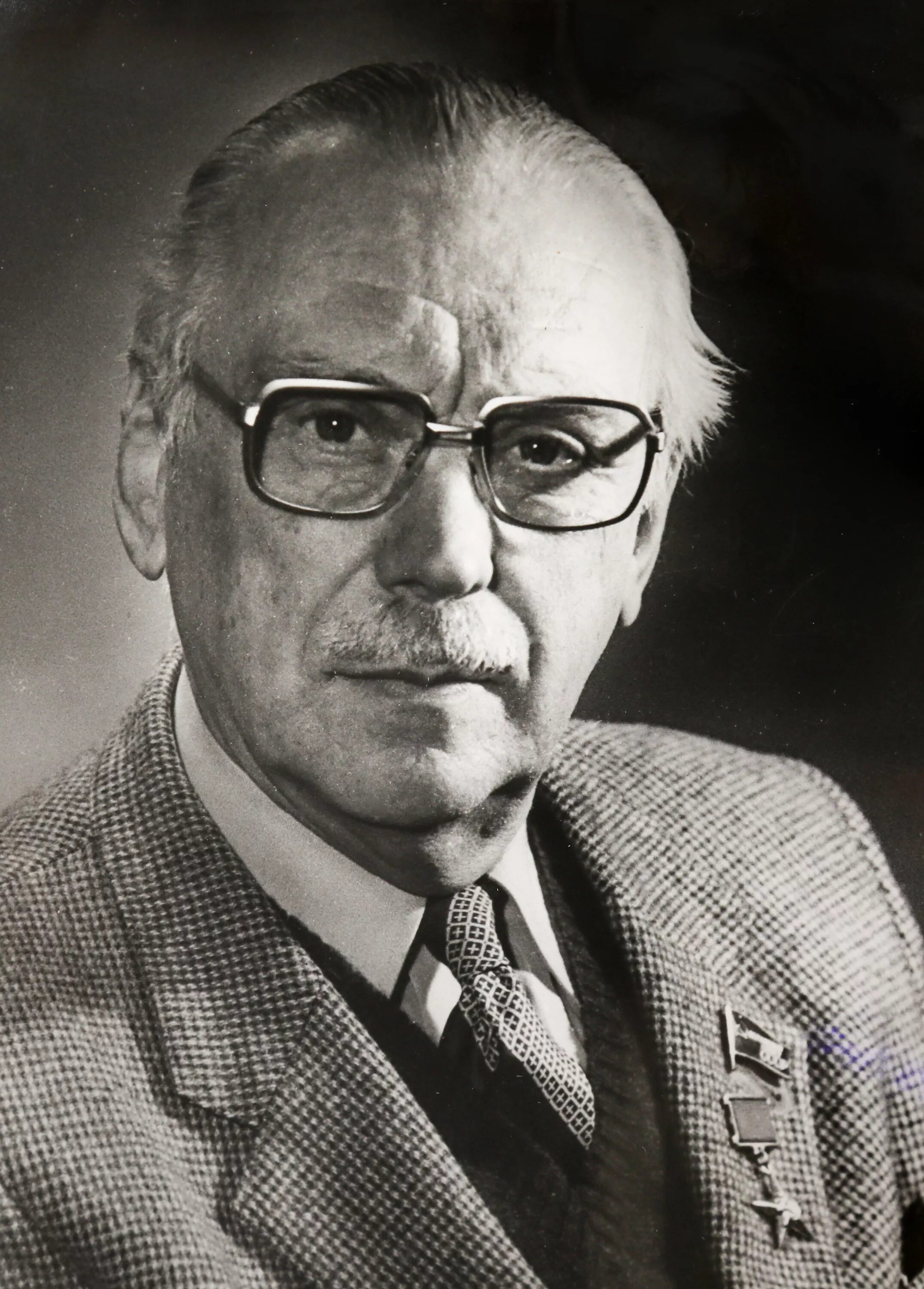 Св михалков. Михалков сергей владимирович. сергей михалков писатель. сергей михалков портрет. сергей михалков поэт.