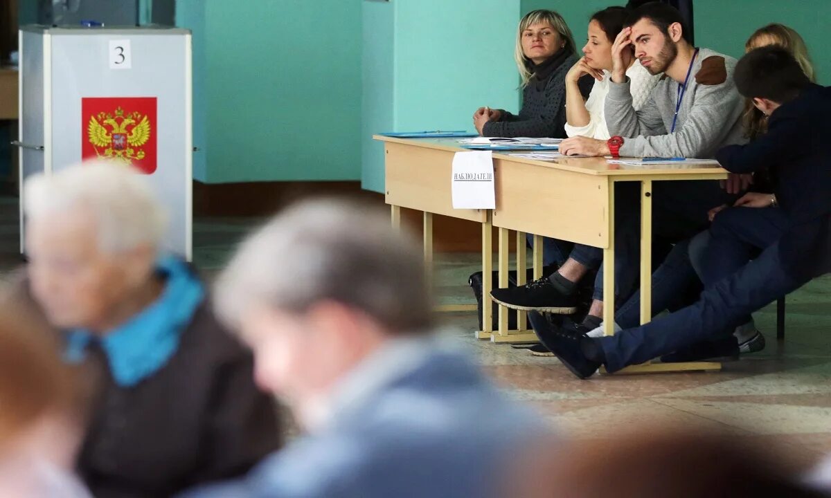 Полномочия наблюдателя. Наблюдатели на выборах следят. Наблюдатели на выборах. Наблюдатели на выборах. Наблюдатели на выборах следят.