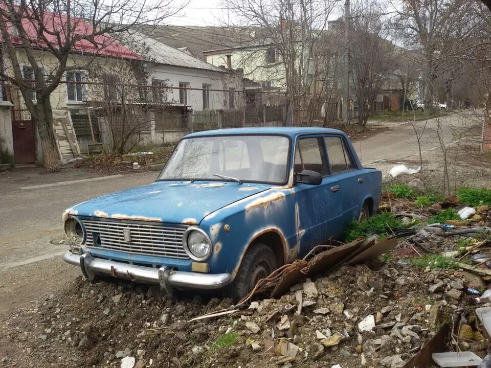 Ваз 2101 в хлам. Купила гнилую машину. Ваз 2101 гнилая. Datsun 100a разбитый. Ваз 2101 гнилая.