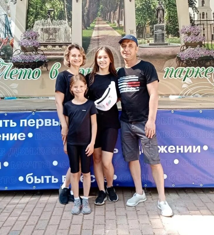 Арт квартал родные любимые. Уфа арт-квартал деревянный дом. Арт кварталы челябинск. Арт квартал родные любимые. Арт квартал родные любимые.