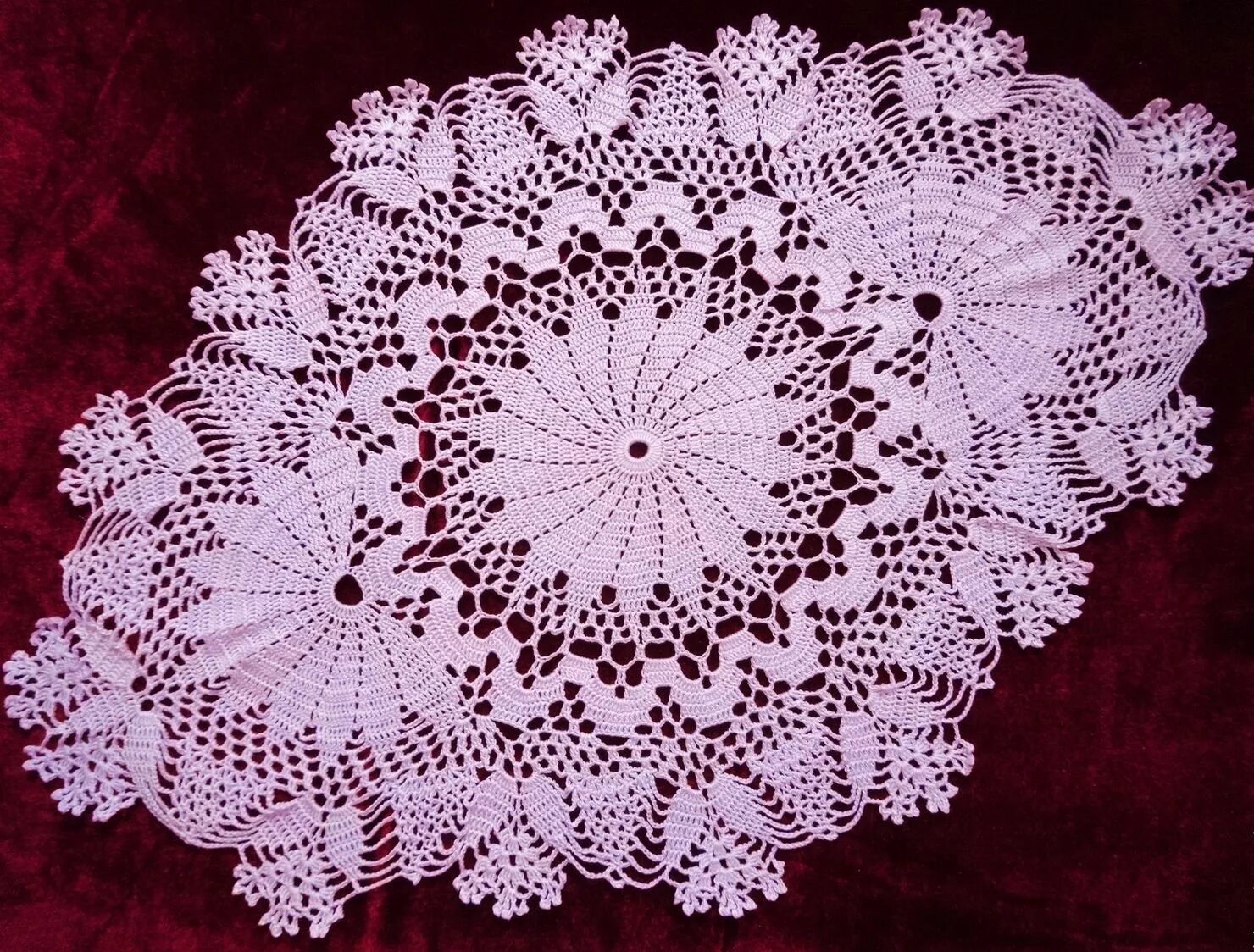 Кружевные салфетки крючком. Салфетки крючком Doily Crochet. МК салфетка Doily. Вязаниекручкомсалфетки. Вязаные овальные салфетки.