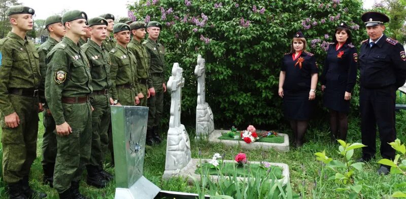 Погода горнозаводское кировский ставропольский. Горнозаводское кировский район. новопавловск 9 мая. село горнозаводское ставропольский край кировский район кладбище. памятник село горнозаводское кировский район ставропольский край.
