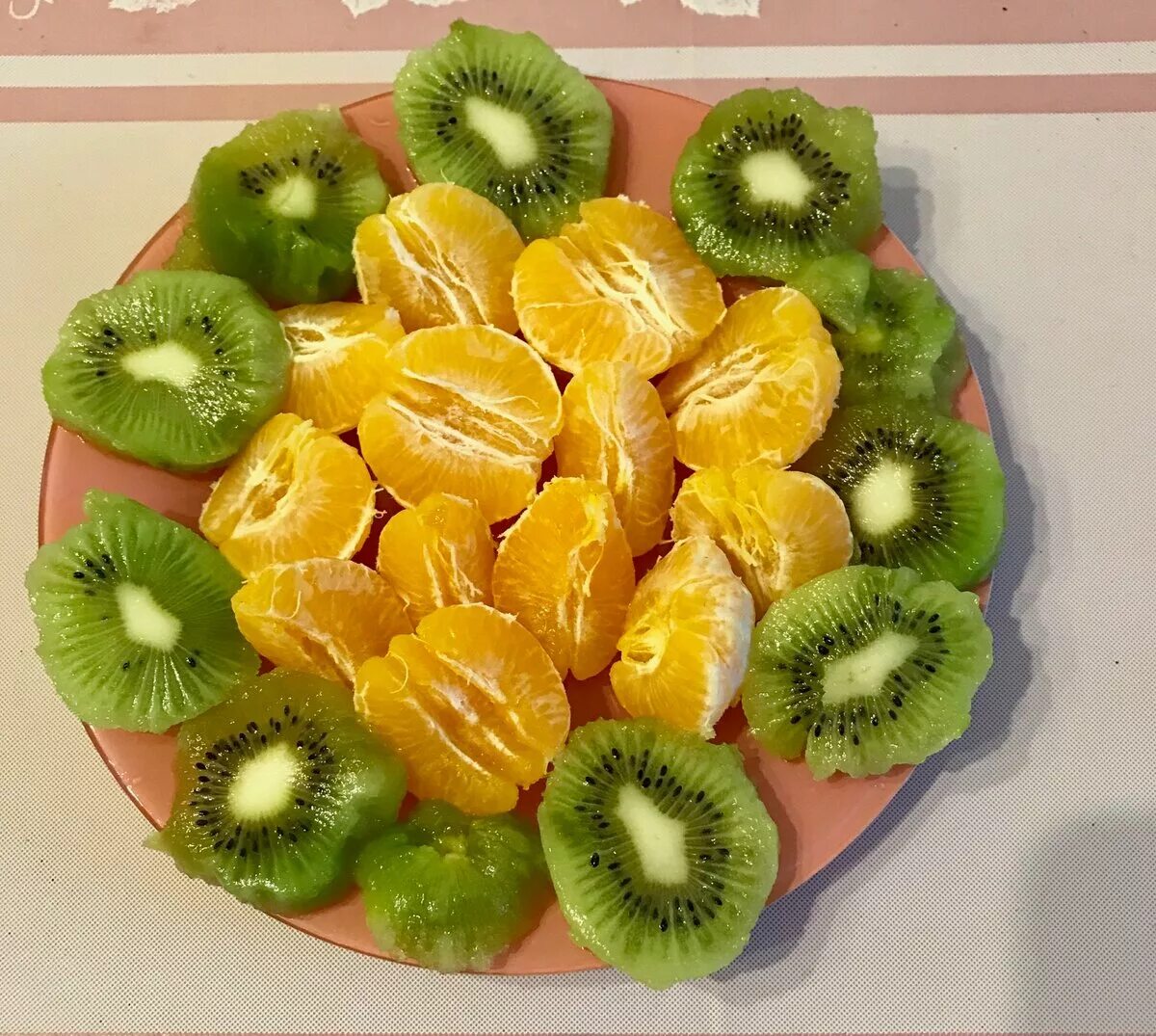 фруктовая нарезка на праздничный стол. красиво нарезать фрукты. красивая нарезка апельсина. красиво разрезать киви. красивые нарезки из фруктов.