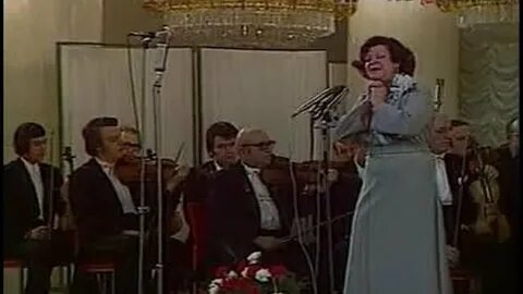 Исполнитель песни вальс