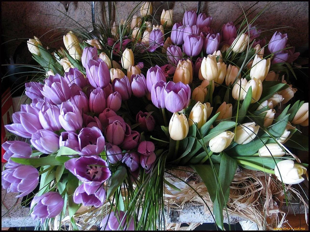 С днем рождения женщине весной красивые. Букет тюльпанов. Весенний букет. Красивый весенний букет. Букет весенних цветов.