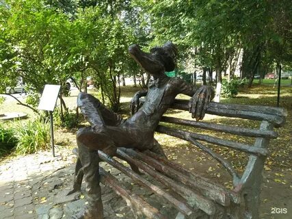 Памятник крокодилу