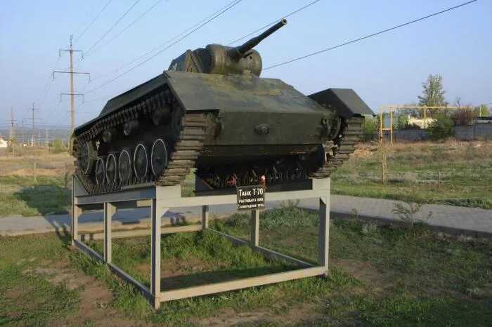 Дилер танк волгоград. Музей танков в волгограде. Волгоград танки. Памятник т-34 волгоград тракторный. Выставка танков волгоград.