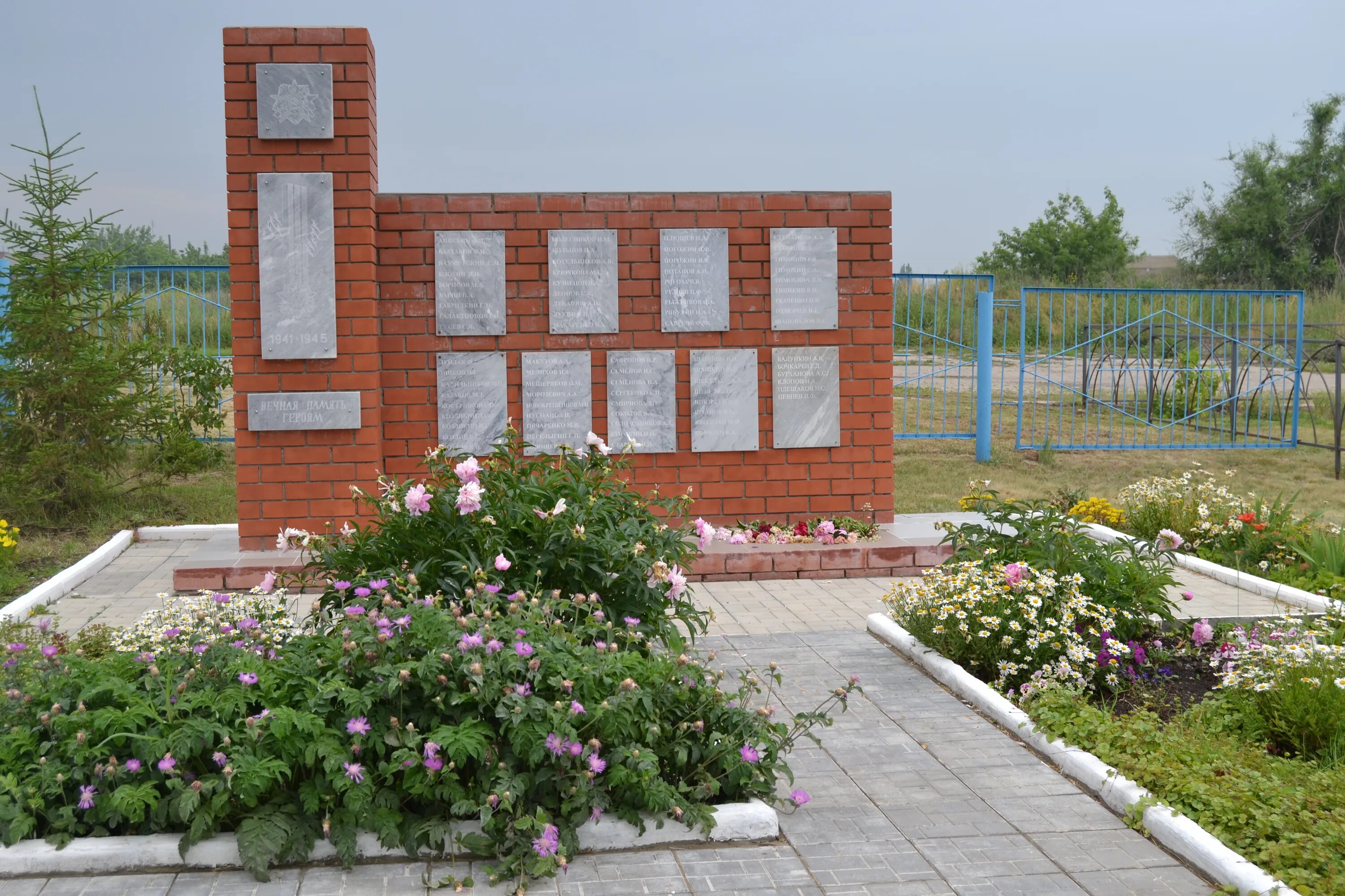 Красноармейский район село луганское. Село Луганское Саратовская. Село Луганское Саратовская область Красноармейский. Красноармейск Саратовская область. Село Гвардейское Саратовская область Красноармейский район.