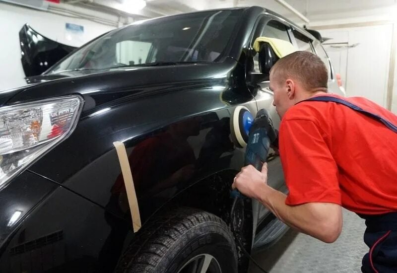 Полировка авто. Полировка кузова автомобиля. Полировка царапин авто. Полировка двери автомобиля.