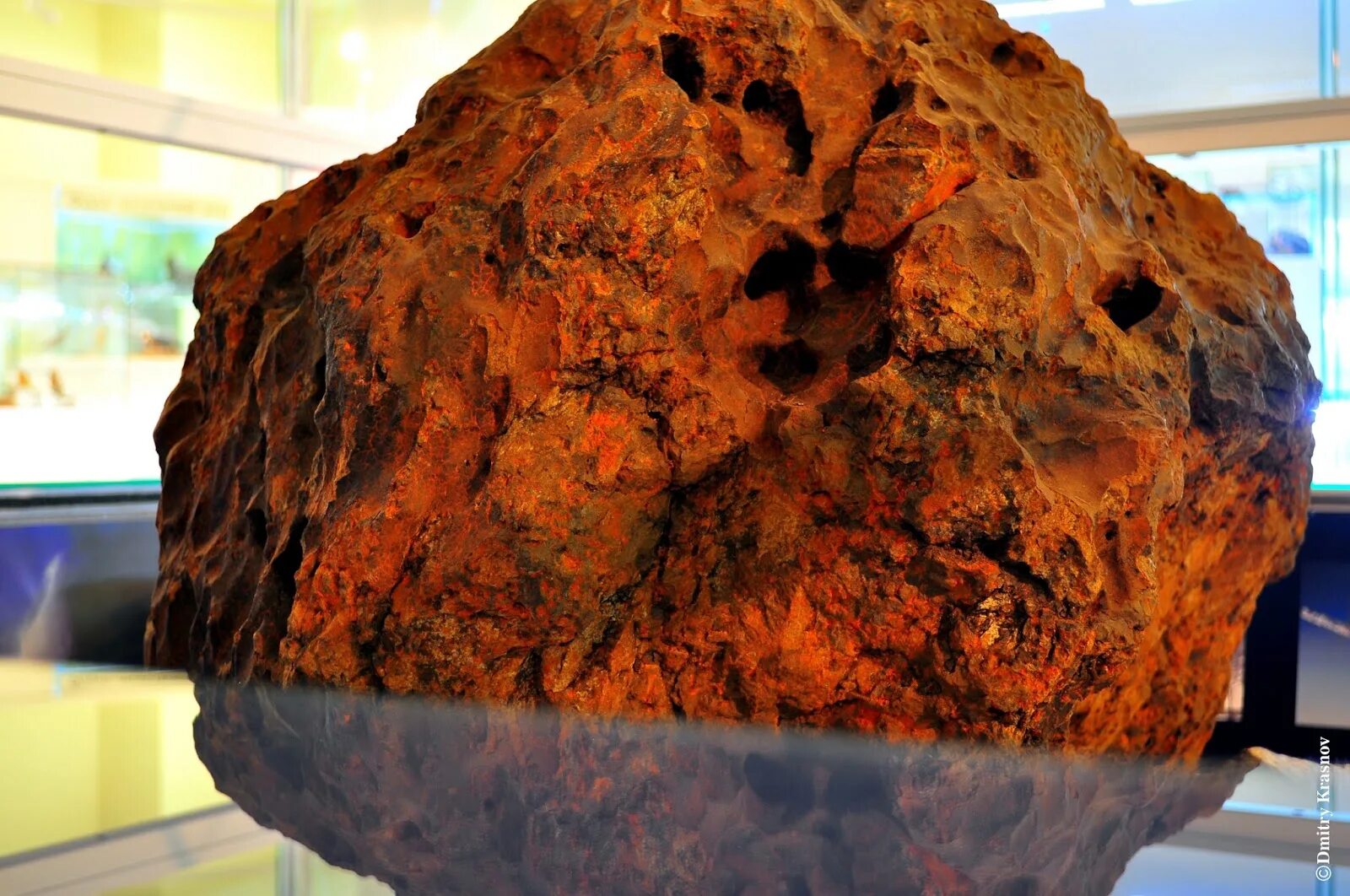 Метеорит тюмень. Кунашак метеорит. каменный метеорит челябинск. краеведческий музей челябинск метеорит. казанский метеорит.