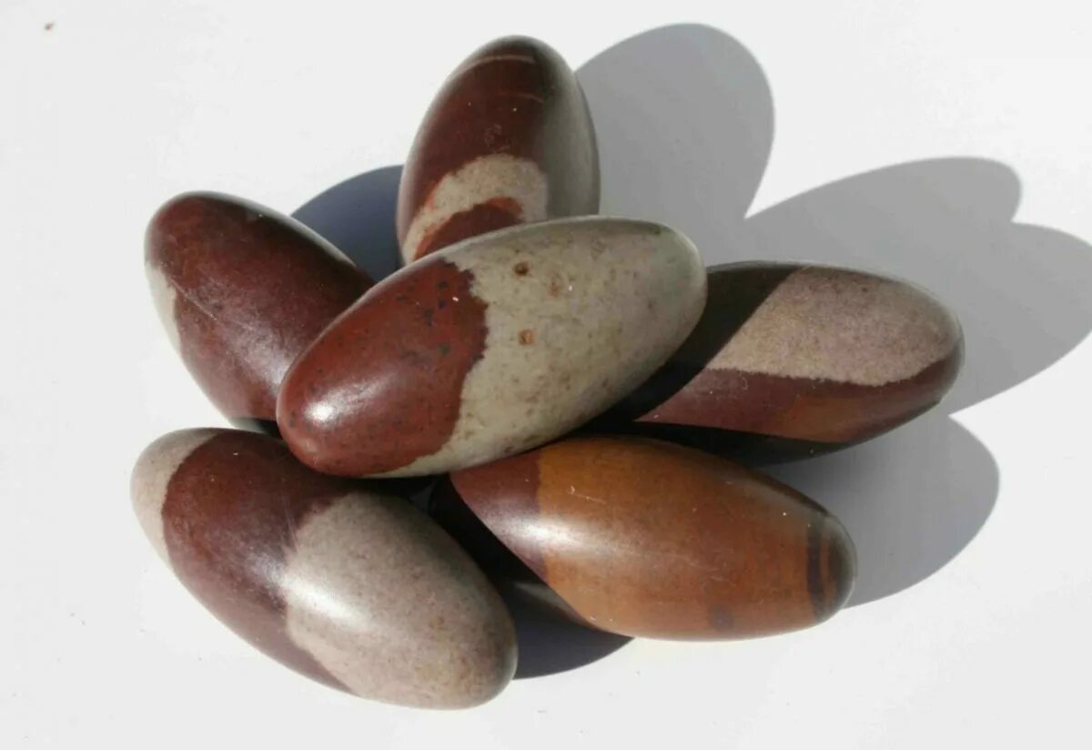 Камень шивы. Шивалингам камень. Глаз шивы камень. Шивалингам нармадешвар. Камень шивы.