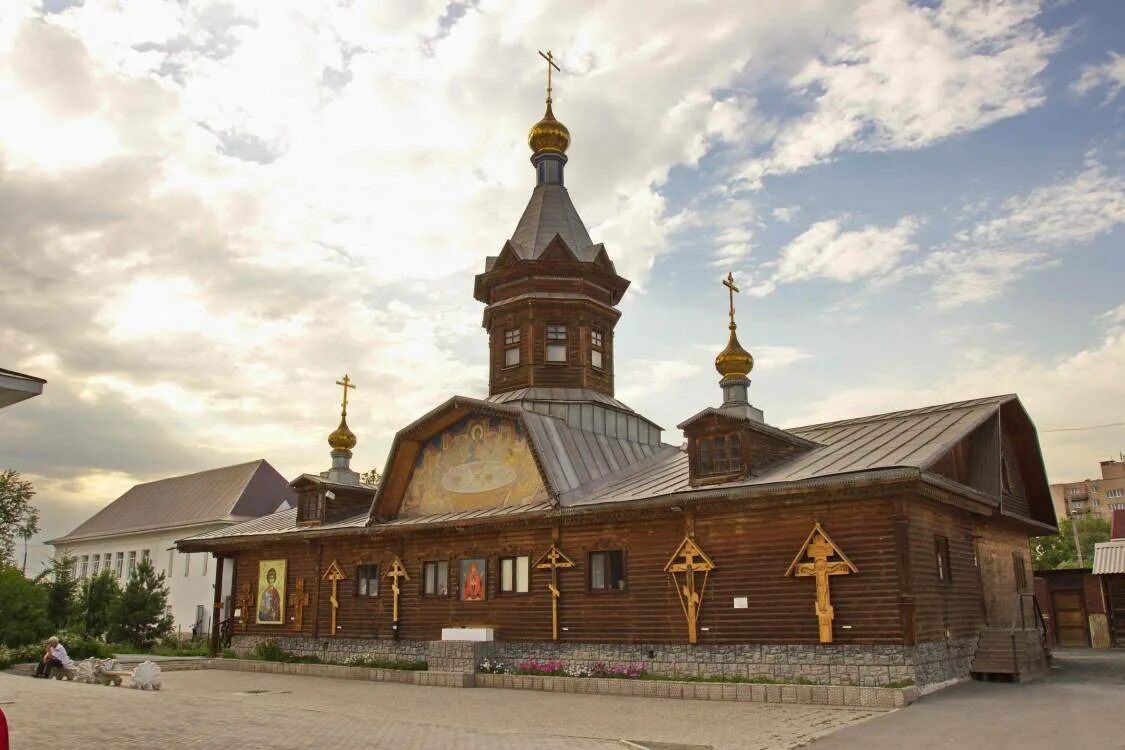 Орск город страна. Церковь Георгия Победоносца Орск. Орск Георгиевская Церковь. Церковь Орск старый город.