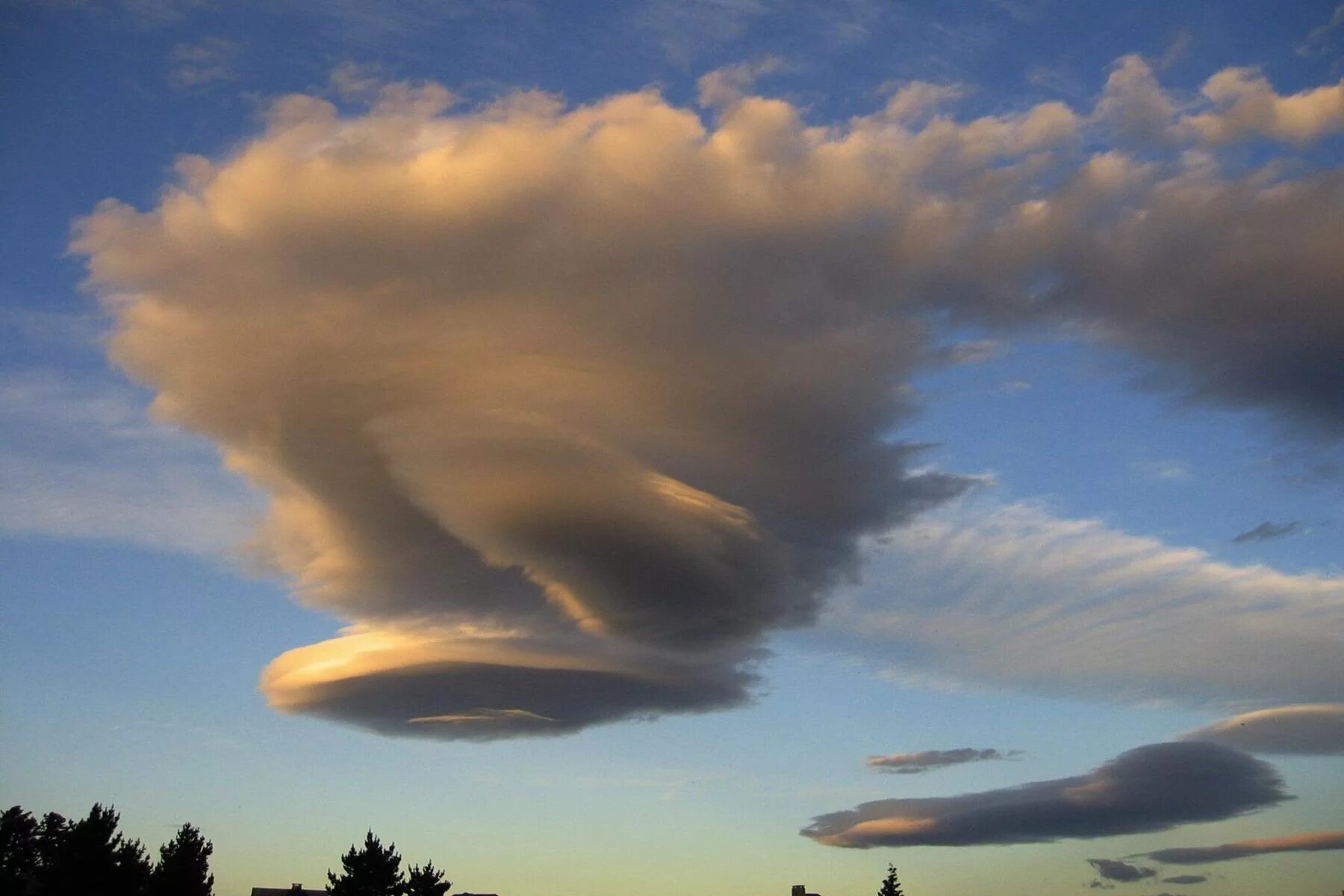 чудные облака. необычные облака. облака интересной формы. облака странной формы. чудные облака.