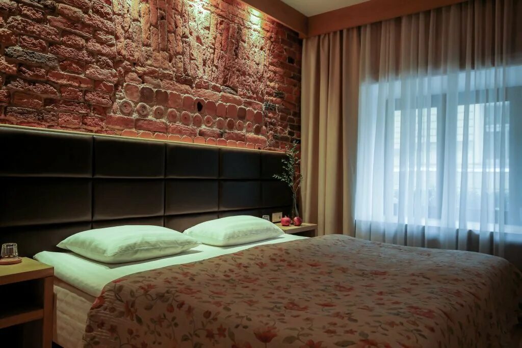 снять суточную комнату метро. гостиница арт 13 москва профсоюзная. комната в петербурге. комната на сутки. снять суточную комнату метро.