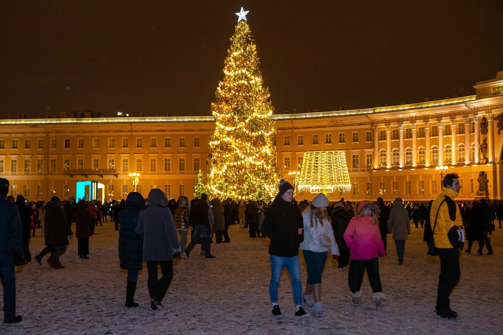 Празднование нового года в питере. Петербург новый год. новый год в питере. новогодние гуляния в питере. новый год отменяется питере.