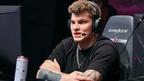 Mira киберспортсмен