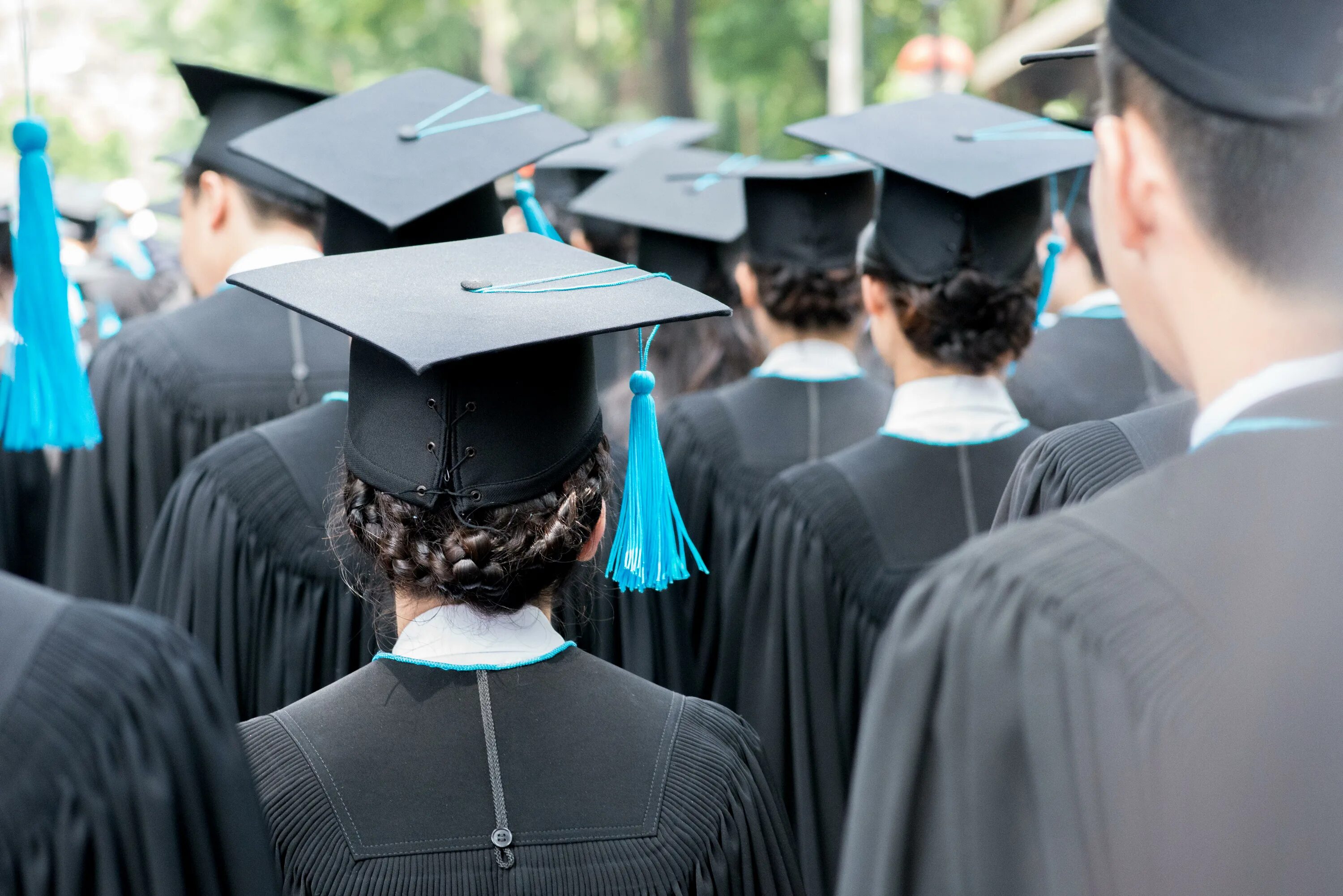 Graduating student is. Высшее образование. Высшее образование фото. Эстетическое образование фото. Высшее образование картинки Эстетика.