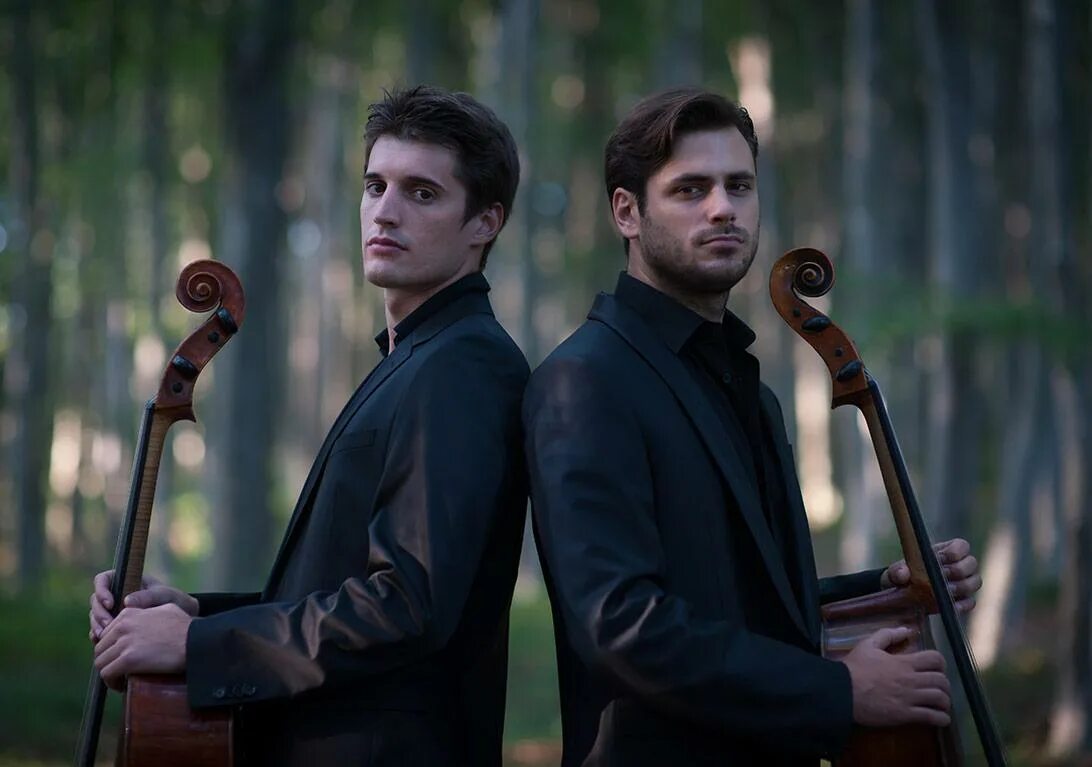 Дуэт виолончелистов. 2cellos. Группа 2cellos. Группа 2 Cellos. Дуэт виолончелистов 2cellos.