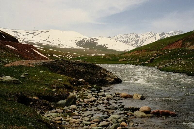 Река в нинь бинь. Чуйские меандры горный алтай. Плато кахамаркилья. Плоскогорье месета. Прибайкальский район горы.