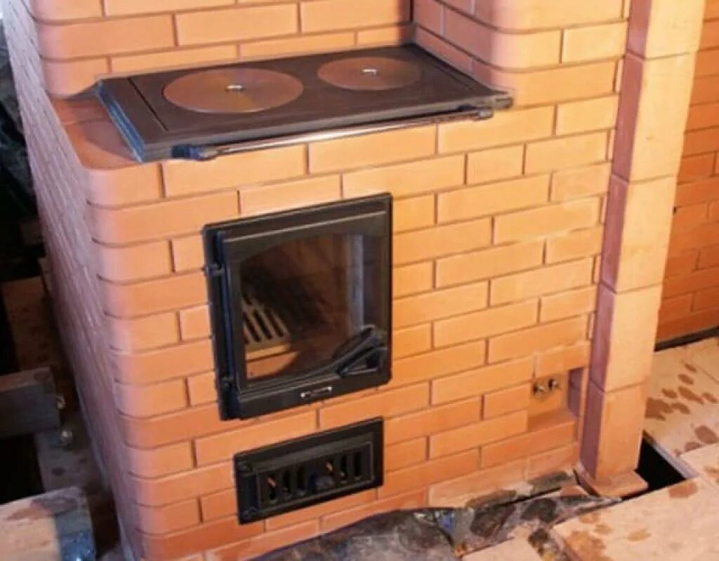 Отопительная кирпичная печь для дома на дровах
