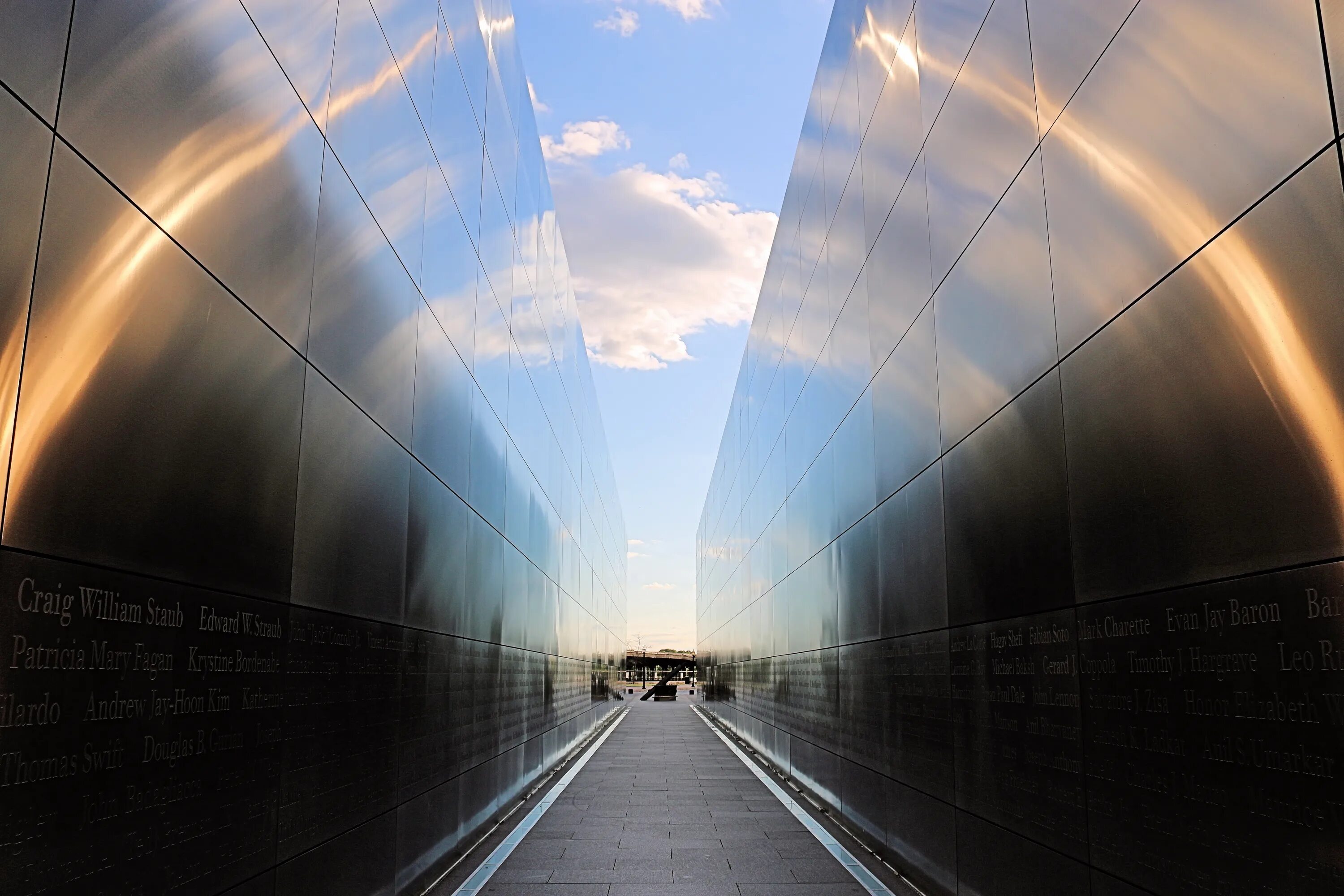 Shenzhen city. Мегаполис линия. Метрополис станция метро. Мегаполис the line. Аэропорт неон.