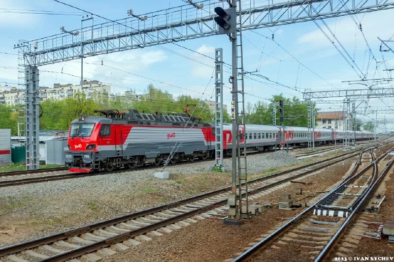 Эп2к эп20. Поезд эп1м. Эп20 адлер. Эп1м станция киров. Оптически прозрачная эпоксидная смола.