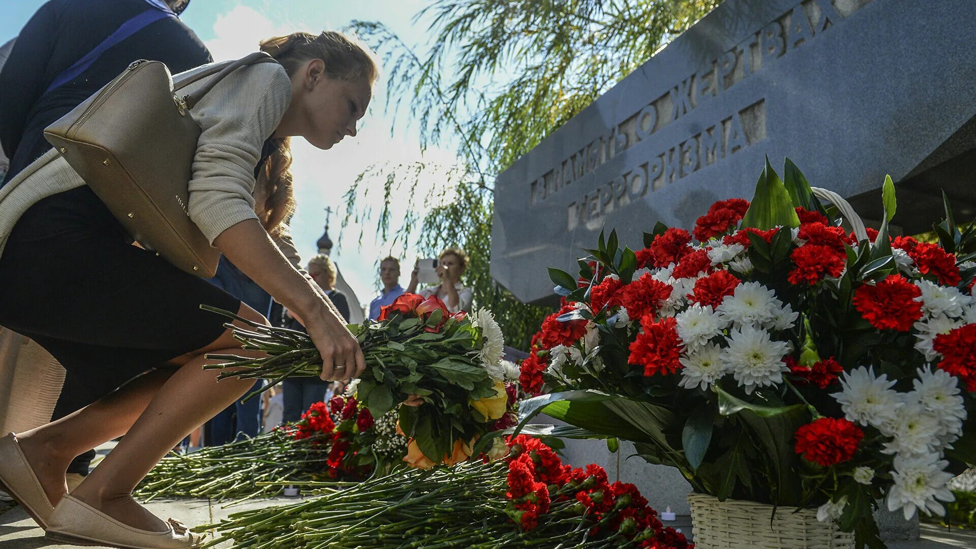 Беслан 3 сентября сколько погибло. День борьбы с терроризмом. День памяти жертв терроризма. 3 Сентября день памяти жертв.