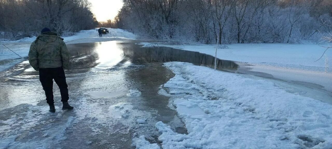 Зимний паводок. Зимнее половодье. Подъем воды в Оке. Подмосковье зимой дороги.