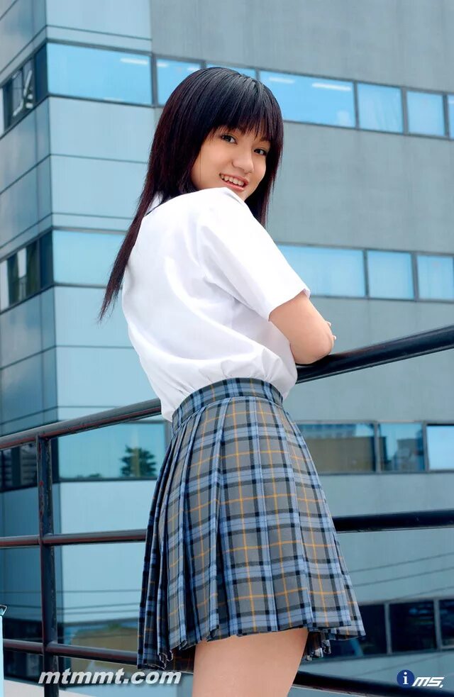 Schoolgirl bus. Аояма Япония. Осака школа юбка. Юбка в японском стиле с разрезами.