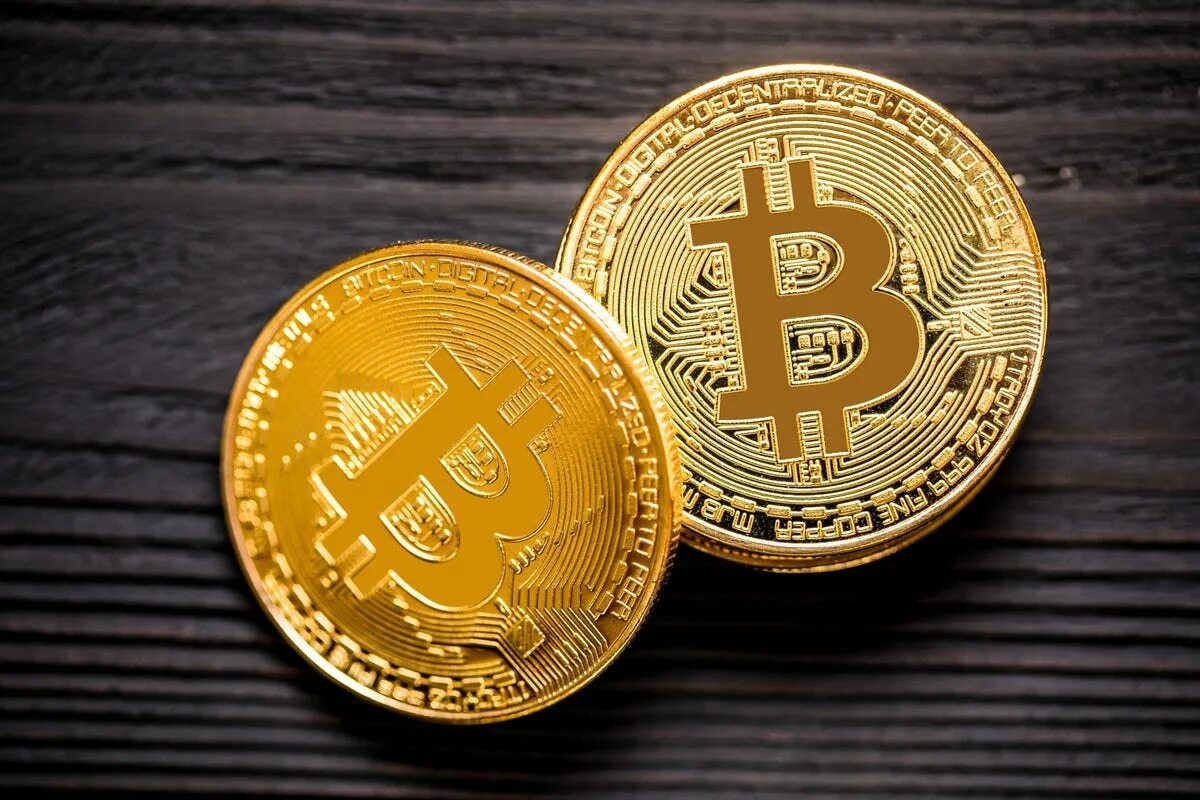 2 биткоина. Биткоин 2д. 2 биткоина фото. цифровые монеты.