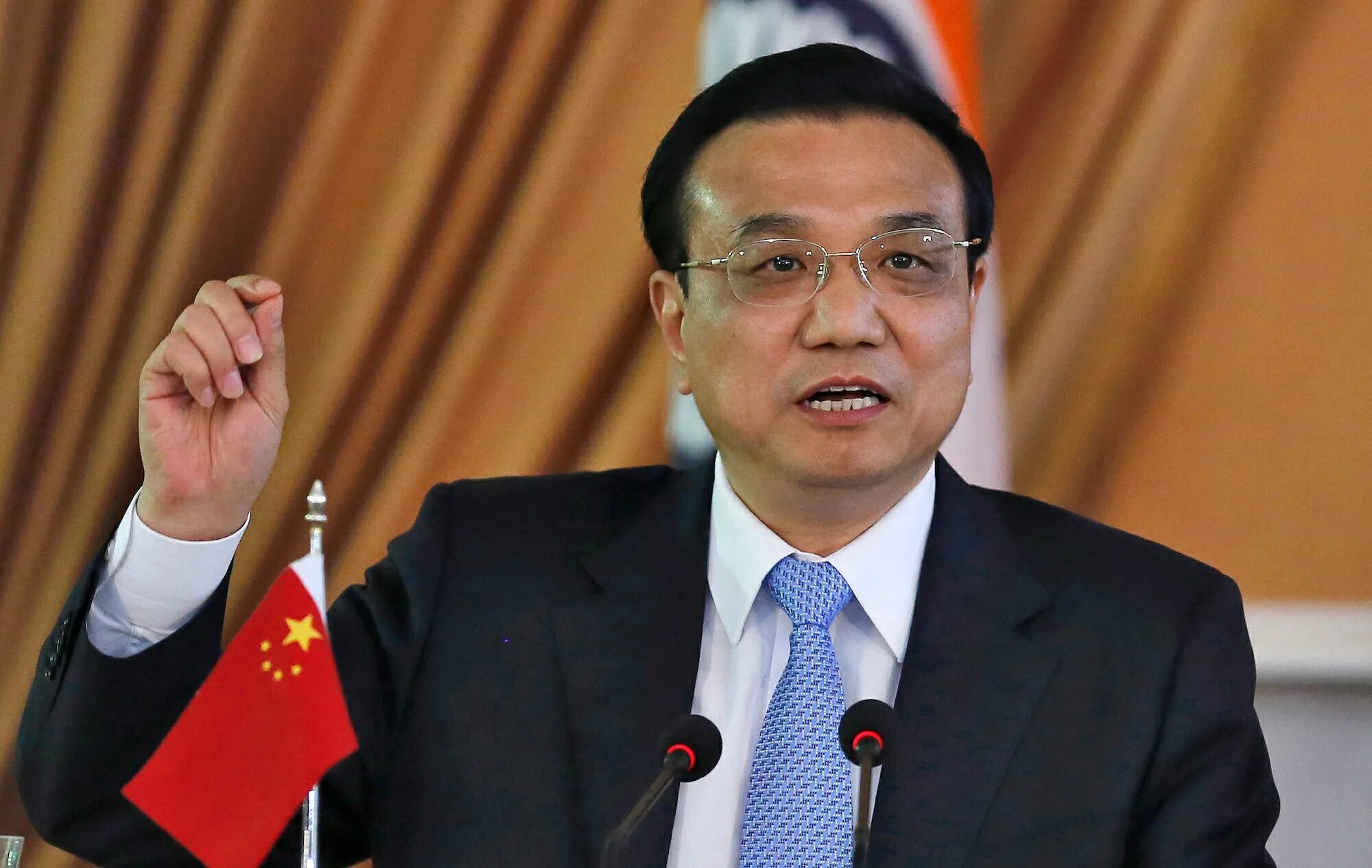 Премьер государственного совета кнр ли кэцян. Премьер госсовета китая ли кэцян. Кнр ли кэцян. Ли кэцян. Премьер госсовета китая ли кэцян.