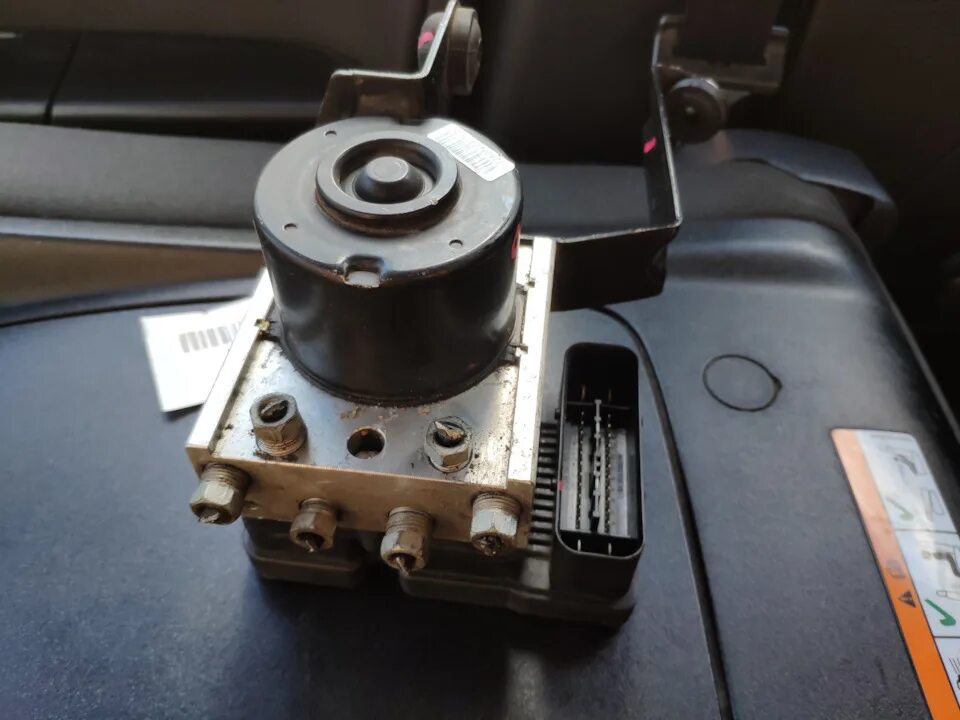 Замена блока Abs - Ford Fiesta (Mk V), 1,4 л, 2006 года своими руками DRIVE2